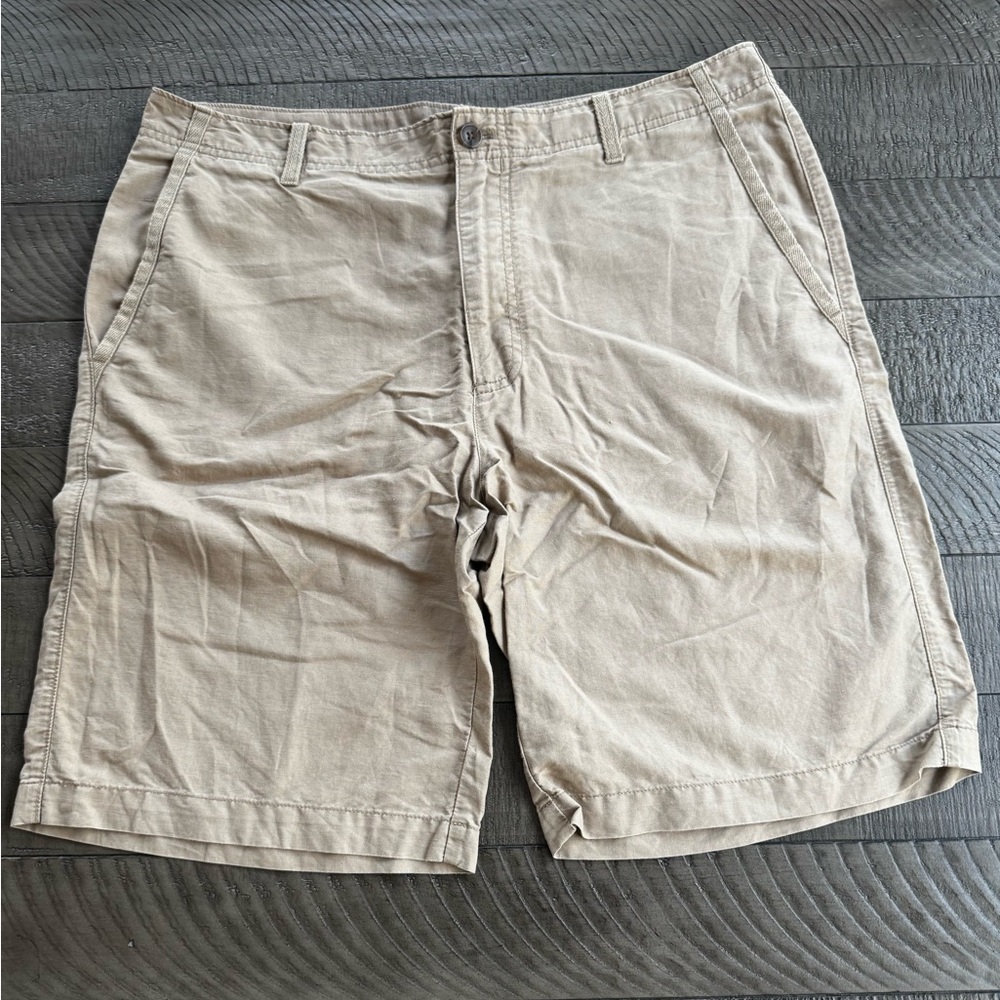 Banana Republic Men’s Tan Flat Front Shorts